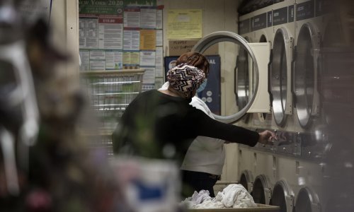 Južnokorejci u strahu od korone nemilice peru novčanice