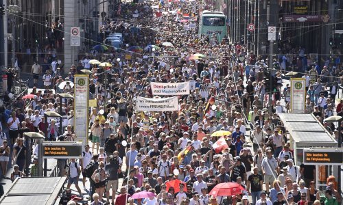 U Berlinu 18 policajaca ozlijeđeno u rastjerivanju prosvjednika