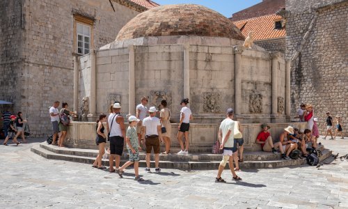 Na Dubrovačkim ljetnim igrama predstavljena predstava 'Zlatno libro – bajke iz dubrovačkog kraja’