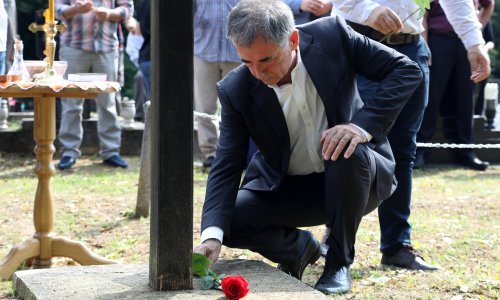 Pupovac u Dvoru na Uni: I Srbima su palili sela i ubijali najbliže, to treba osvijetliti