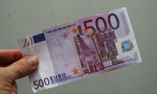 Pojavile se lažne novčanice od 500 eura i 100 dolara