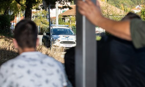 Vozač udario u rasvjetni stup, teško je ozlijeđen