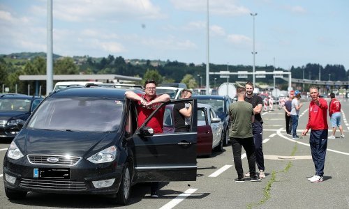 Zbog jakog vjetra kilometarske kolone na autocesti: 'Ovo je strašno. Ljudi idu na WC na otvorenom...'