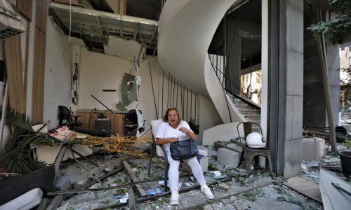 [VIDEO/FOTO] Apokalipsa u Bejrutu: Krv i dim u luci; ruševine i popucana stakla 45 kilometara od eksplozije