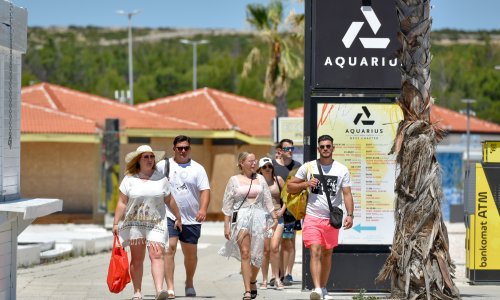 Objavljene statistike za najgorih sedam dana od početka epidemije: Zrće nije ni blizu po zarazi turista jednoj drugoj destinaciji, broj zaraženih u bolnicama drastično pao, a svadbe...