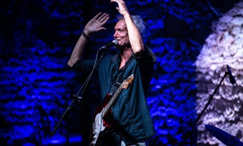 [FOTO] Darko Rundek s Ekipom iz drugog pokušaja nastupio na pulskom Kaštelu