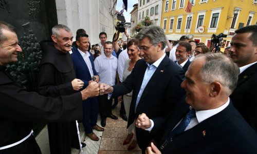 [FOTO] Andrej Plenković: Dobro je da Pupovac kao čelnik SDSS-a ode u Škabrnju. Izgledno je da ću ja krajem rujna otići u Varivode