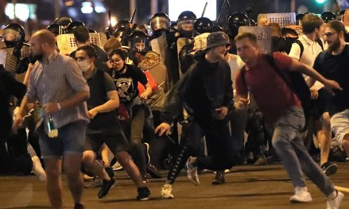 [VIDEO] Kaos u Bjelorusiji: Policija gumenim mecima i šok granatama ugušila prosvjed protiv Lukašenka