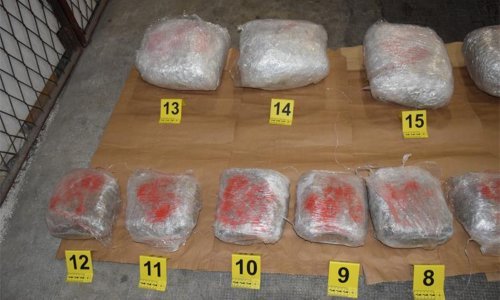 Policija u Kaštel Sućurcu u parkiranom vozilu pronašla više od 45 kilograma marihuane