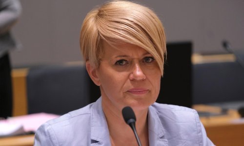 DESUS pozvao Janšinu koalicijsku partnericu na neopozivu ostavku, ona im poručila da to ne namjerava napraviti