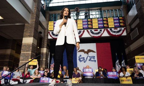 Nova politička senzacija ljubiteljica je kultnih tenisica koje ove godine slave 103. rođendan, a nosi ih u svim prigodama