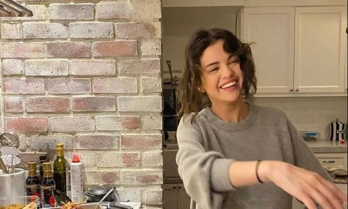 Selena Gomez pohvalila se udobnim kompletom, a mi smo pronašli njegovu jeftinu verziju iz koje nećete poželjeti izići narednih mjeseci