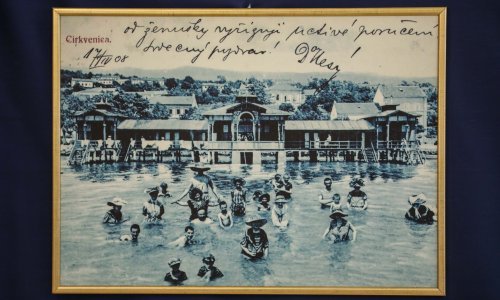 [FOTO] Počeci kupališta na Jadranu: Žene u hlačama imale utege da im morska struja ne bi dizala odjeću, a postojalo je i rješenje za one koji nisu znali plivati