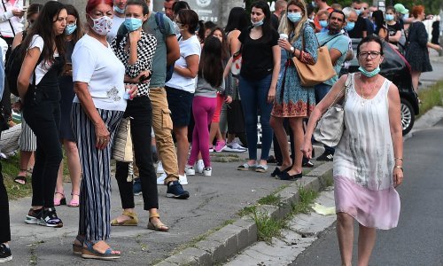 Srbija razmatra karantenu za strance i obavezno PCR testiranje