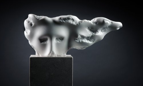 'Zapisi iz unutrašnjeg kamenoloma': Izložba kipara Lovre Jakšića u Bolu