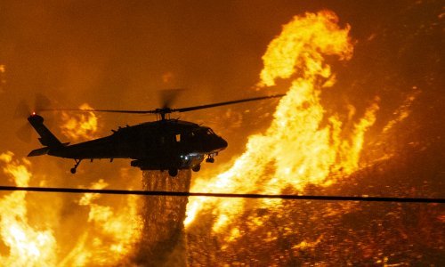 [FOTO] Kalifornija u plamenu; stotine vatrogasaca bori se s velikim požarom