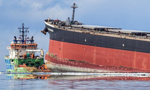 Uhićen kapetan japanskog broda iz kojeg se izlila nafta kod Mauricijusa