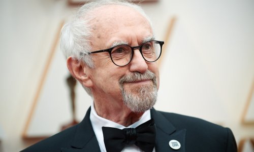 U novim sezonama serije 'The Crown' princa Philipa glumit će Jonathan Pryce
