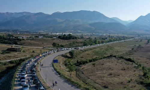 Tisuće Albanaca zapele na grčkoj granici zbog koronavirusa