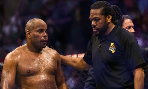 Licemjerni Daniel Cormier se žalio da je uboden u oko, ali predsjednik UFC-a mu je ekspresno spustio i najavio novi veliki spektakl