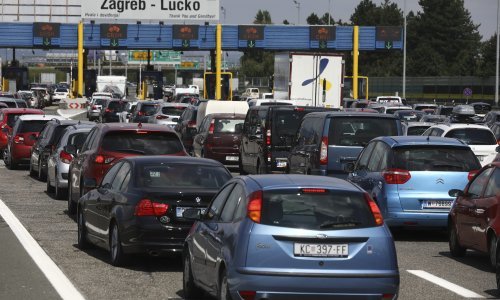 Sezona ipak još nije gotova: Pojačan promet na većini cesta prema moru; za ulazak u Srbiju, Italiju i Austriju morate imati negativan test