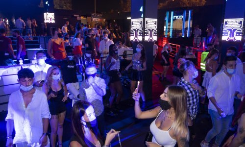 Italija zatvara diskoklubove na otvorenom i uvodi obavezu nošenja maski navečer na javnim mjestima