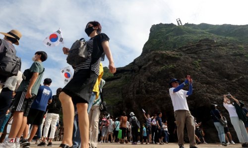 Tisuće vjernika moraju u karantenu zbog virusa