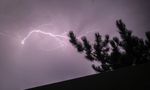 Varaždin zahvatilo nevrijeme; padala i ledena tuča veličine lješnjaka