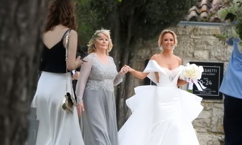 Maja Šuput objavila fotografiju s mamom, obožavatelji se u čudu pitaju koja je koja