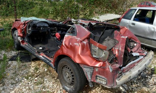 Policija objavila detalje stravične nesreće u kojoj su poginule dvije djevojčice; otac i treće dijete iz auta stabilno