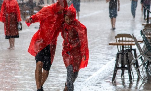 Kratka, ali žestoka promjena vremena stigla u Hrvatsku: U Cresu i Požegi potop, nevrijeme u Dubrovniku