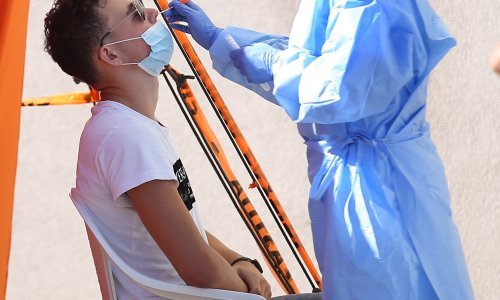 WHO opovrgao američke epidemiologe: Svi kontakti moraju se testirati, bez obzira imaju li simptome ili ne