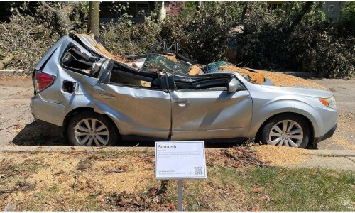 [VIDEO] Smisao za humor ili kako pretvoriti zdrobljeni auto u umjetničko djelo?