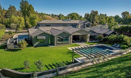 Iako se u njoj osjećala kao u svetištu, Kris Jenner prodala raskošnu vilu u susjedstvu kći i zeta