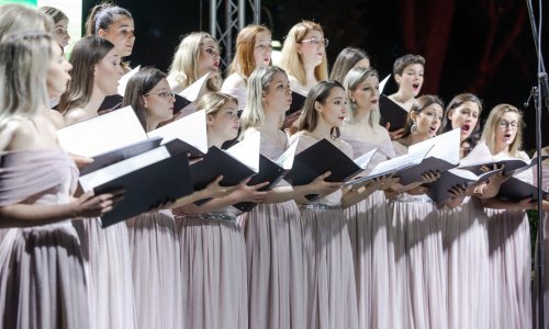 Pjevanje nije ništa rizičnije za širenje koronavirusa od govora