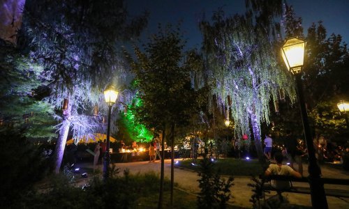 [VIDEO/FOTO] Doživite noćni ugođaj u parku Bele IV. uz svjetlosno-zvučnu instalaciju kiparice Ide Blažičko