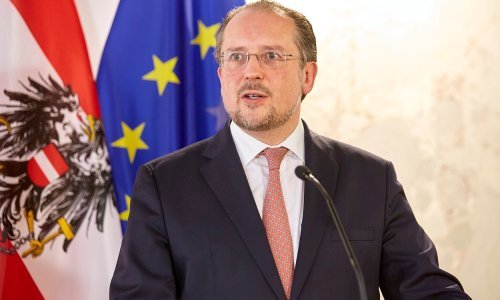 Austrijski ministar o stavljanju Hrvatske na crvenu listu: To ćemo povući čim vam se brojke poprave; komentirao i Capaka: Virus se ne zaustavlja ni pred ležaljkom ni pred skijaškom žičarom