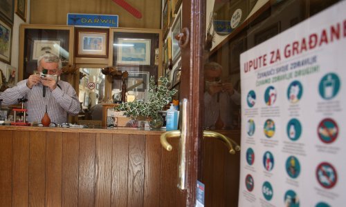 Nadzor više tisuća lokacija na splitskom području pokazao da se većina pridržava epidemioloških mjera, uočeno tek 60-ak nepravilnosti