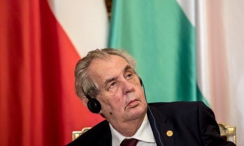 Češki predsjednik Miloš Zeman u padu slomio ruku