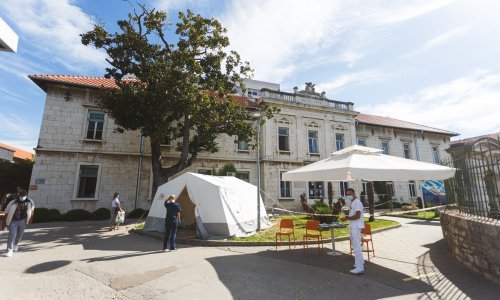 Na ljetovanju u Zadru koronavirusom se zarazilo 12 prijatelja