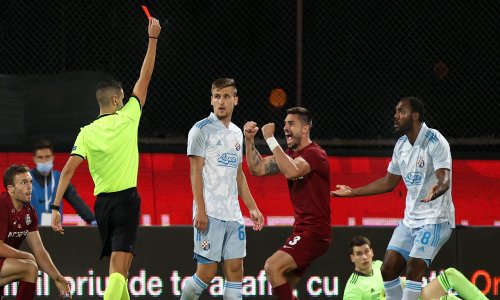 Pogledajte trenutak kada je Dinamov branič Theophile-Catherine dobio crveni karton i ostavio suigrače na cjedilu