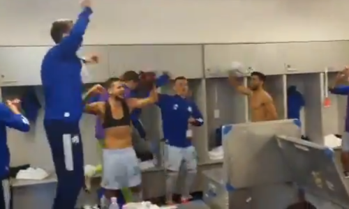 Dinamovi su si igrači, nakon dramatične pobjede, posve zasluženo dali oduška! Ovako su slavili...