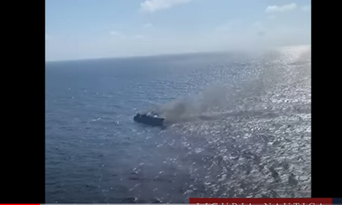 [VIDEO] Veliki požar na megajahti kod Sardinije: Talijanski mediji hvale hrvatskog kapetana koji je spriječio veću ekološku katastrofu