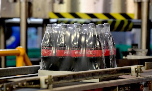 Coca-Cola reorganizira poslovanje, prepolovit će broj zaposlenih