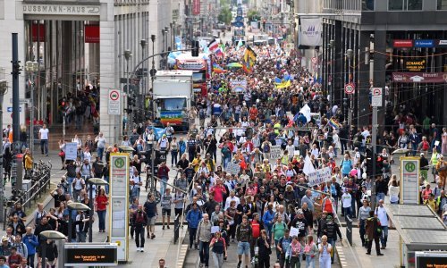 Moguća daljnja radikalizacije prosvjeda protiv korona mjera u Njemačkoj; predstavnici Židova: Pazite s kim marširate