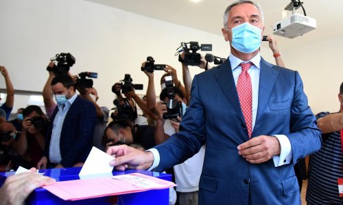 [FOTO] Preliminarni rezultati izbora u Crnoj Gori: Đukanović izgubio vlast nakon tri desetljeća, oporba proglasila pobjedu