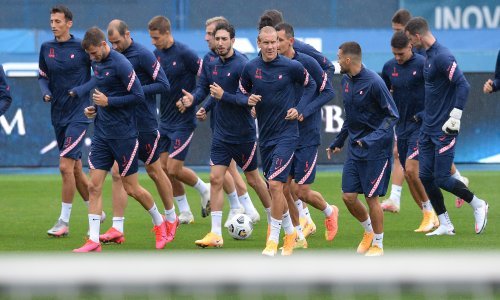 [VIDEO/FOTO] Reprezentacija nije bila na okupu čak 10 mjeseci, a prvi su trening naši nogometaši morali odraditi po jakoj kiši...