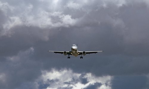 Zrakoplov iz Londona zbog nevremena nije uspio sletjeti u Split