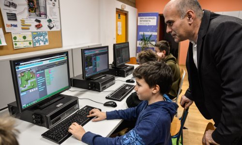 Šef CARNeta učio djecu programiranju
