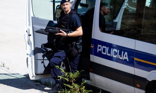 Policajci kojima je Čaleta pobjegao udaljeni iz službe; šefica Bilica: Za bjeguncem su trčali točno onoliko metara i vremena koliko smiju trčati